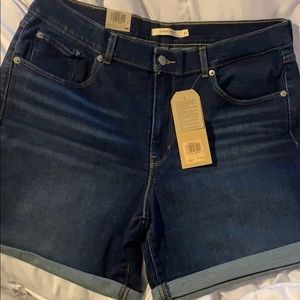 Levi classic shorts size 12/31